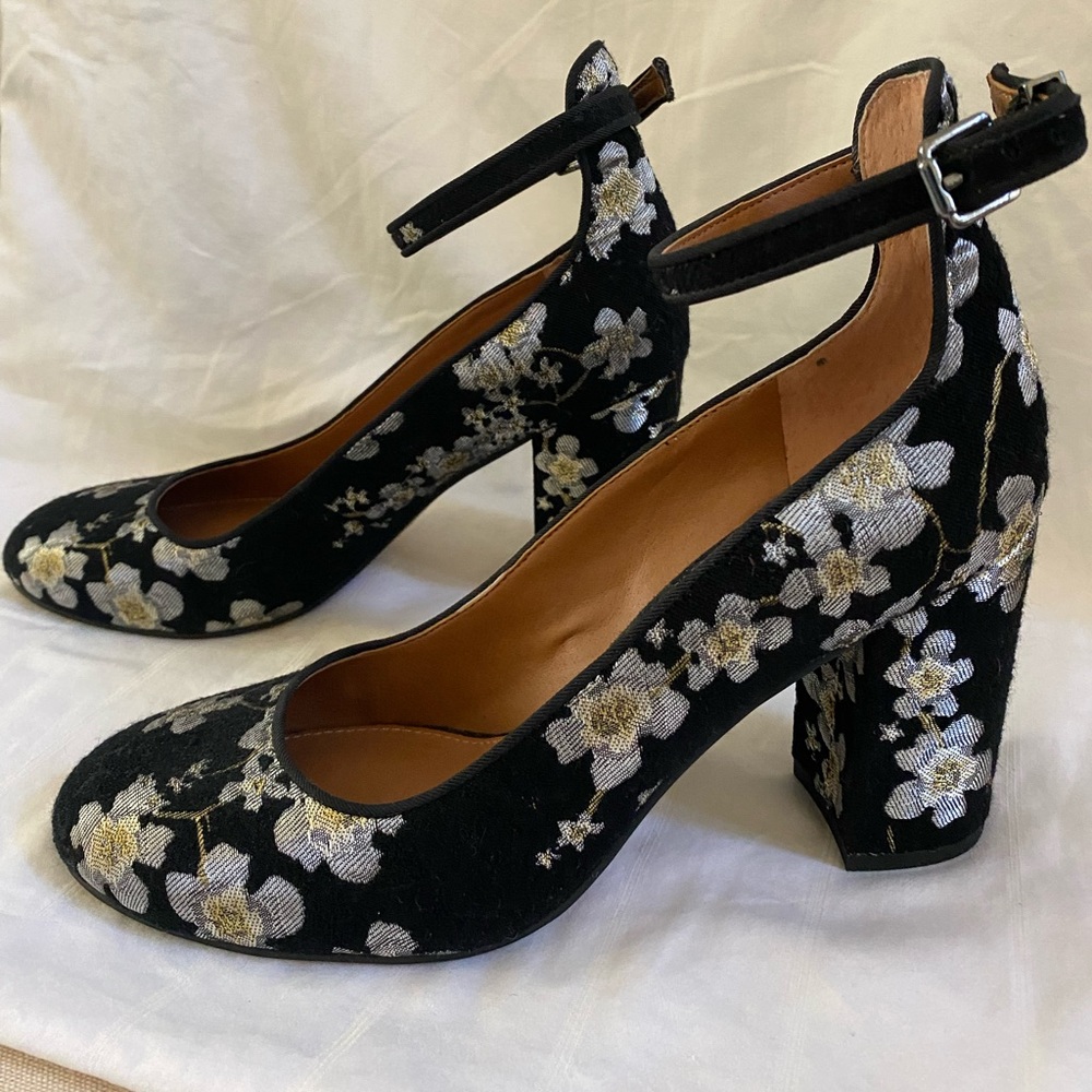 Franco Sarto Tapestry ankle strap pumps.  Size 8, 3.5”heels. Perfect condition